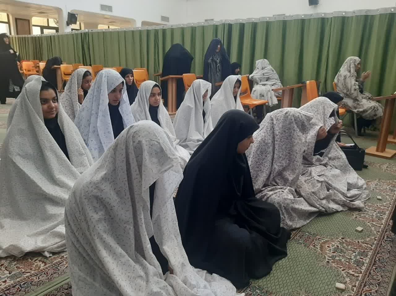 برگزاری نماز جماعت در مسجد امام حسین (ع) والفجر