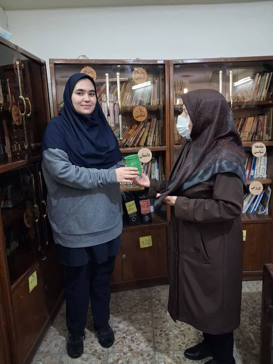 اهدا جوایز به دانش اموزان شرکت در اعتکاف . وشرکت در پویش درد دل با حصرت زهرا س
