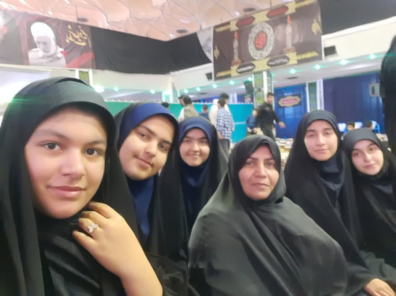 حضور دانش آموزان قرانی در مراسم اداره آموزش و پرورش ناحیه 2